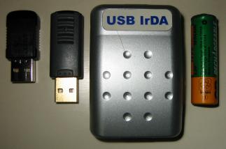 IrDA-USB Dongle 達(右から IrSTICK, SD-U1IRDA01-A1, W-USB-180)
